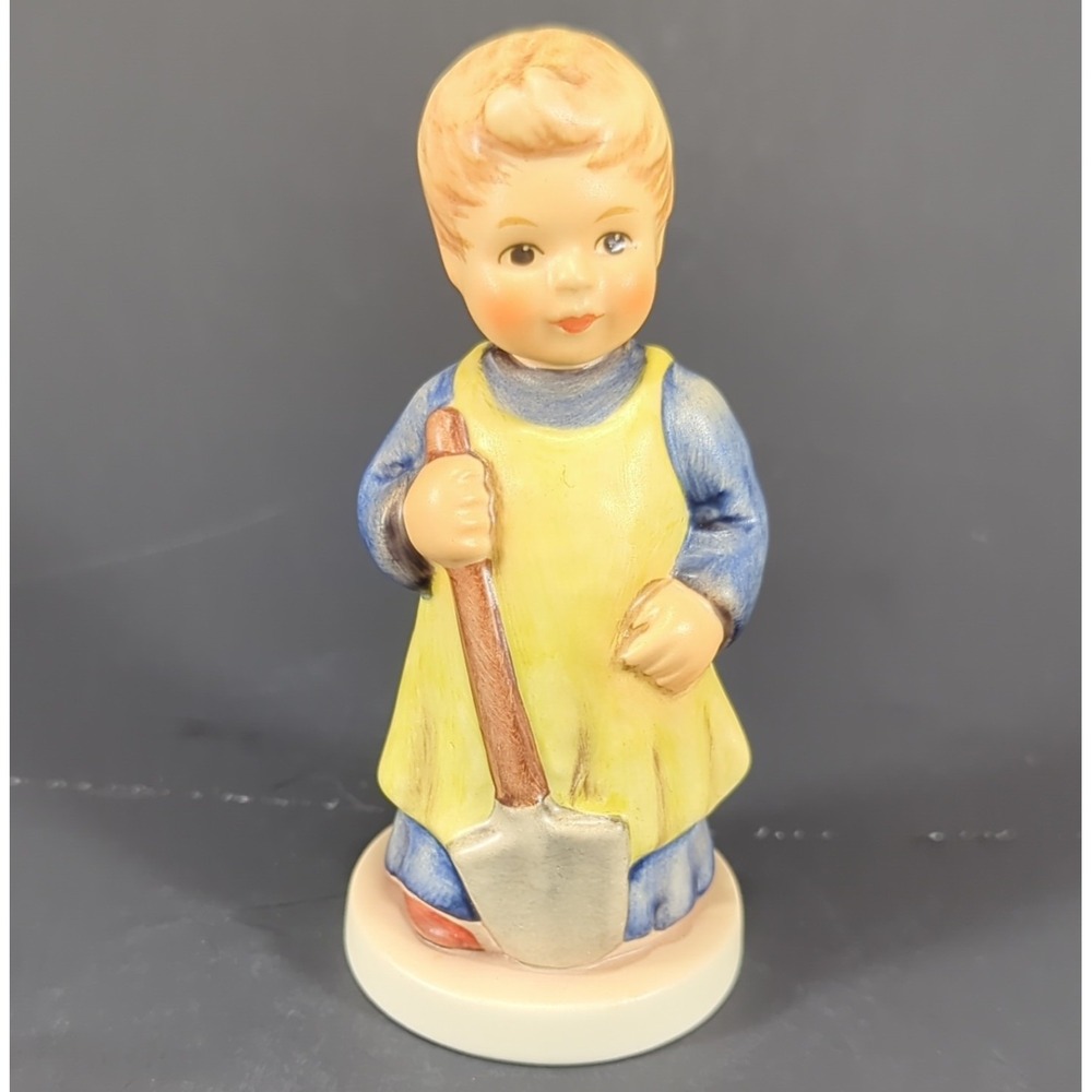Goebel M.I. Hummel Club Garden Treasures Porcelain Figurine Hand Painted 1996